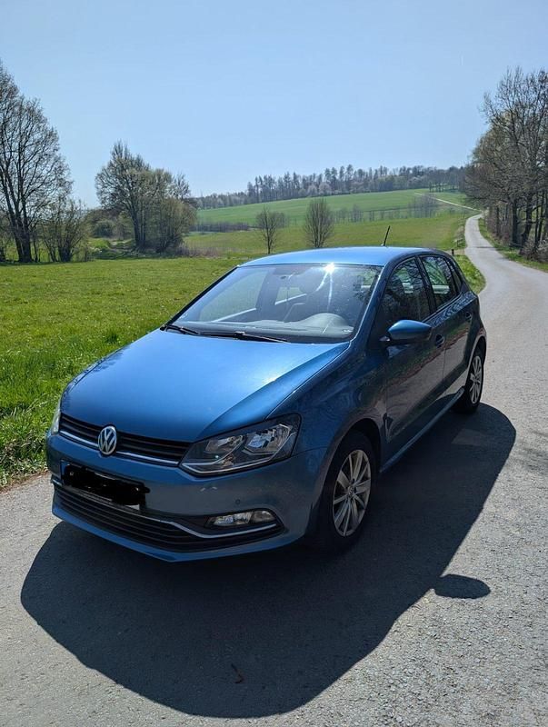 Blau Gebraucht 2015 VW Polo Limousine | 7.299 € (Etwas zu teuer) - Bild 1/4