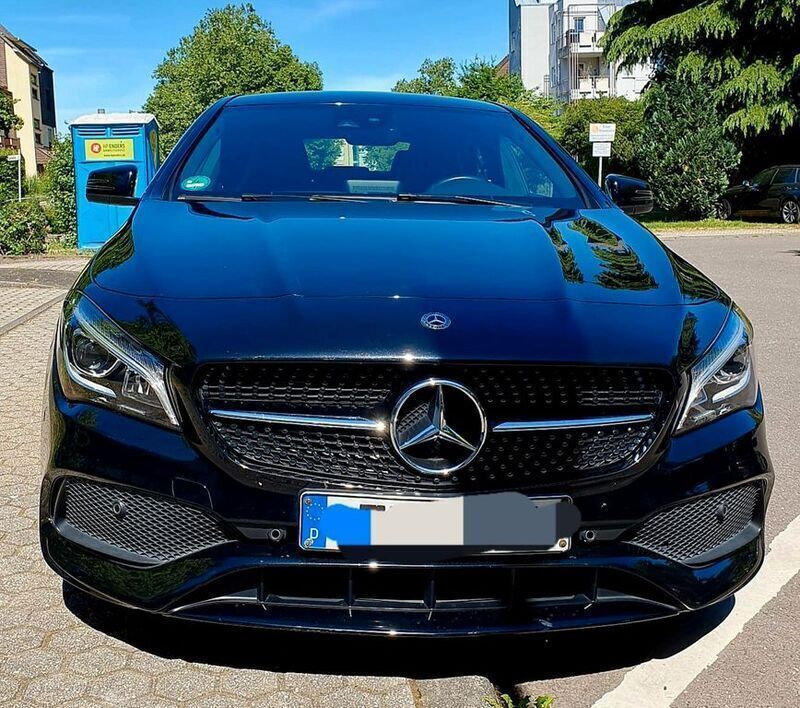 Schwarz Gebraucht 2018 Mercedes CLA180 Limousine | 19.600 € (Fairer Preis) - Bild 1/4