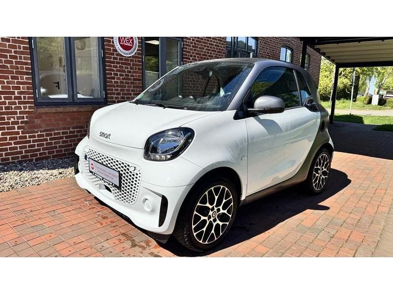 Silber (metallic) Gebraucht 2021 Smart ForTwo Electric Drive Kleinwagen | 10.990 € (Etwas zu teuer) - Bild 1/4