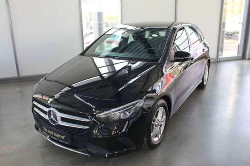 Schwarz Gebraucht 2019 Mercedes B180 Style Van / Kleinbus | 30.879 € - Bild 1/4
