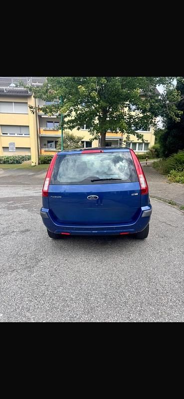 Gebraucht Ford Fusion 90 PS (66 kW) 2008 Blau Kleinwagen