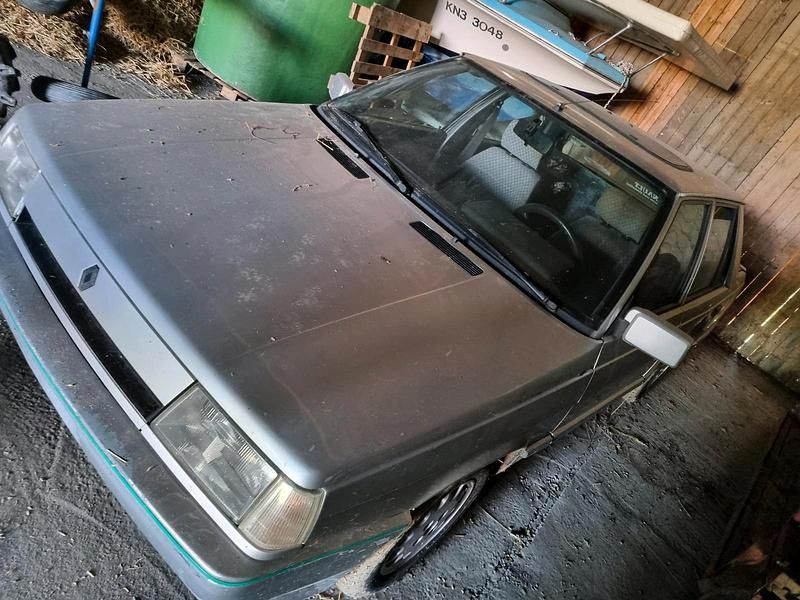 Gebraucht Renault R9 60 PS (44 kW) 1986 Silber Limousine