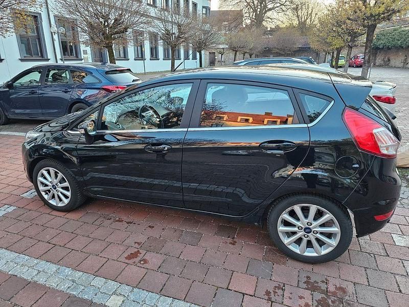 Gebraucht Ford Fiesta Titanium 95 PS (69 kW) 2016 Schwarz Limousine