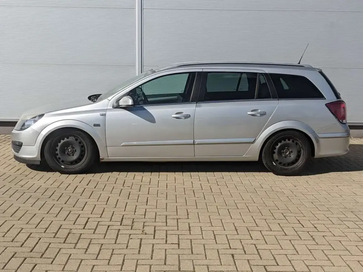 Gebraucht Opel Astra Edition 140 PS (102 kW) 2006 Starsilber metallic Kombi