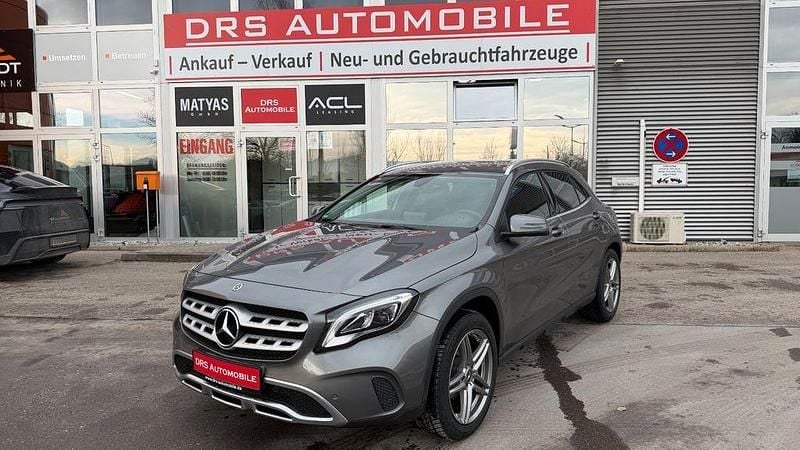 Mountaingrau met. Gebraucht 2018 Mercedes GLA220 SUV | 18.900 € (Fairer Preis) - Bild 1/4