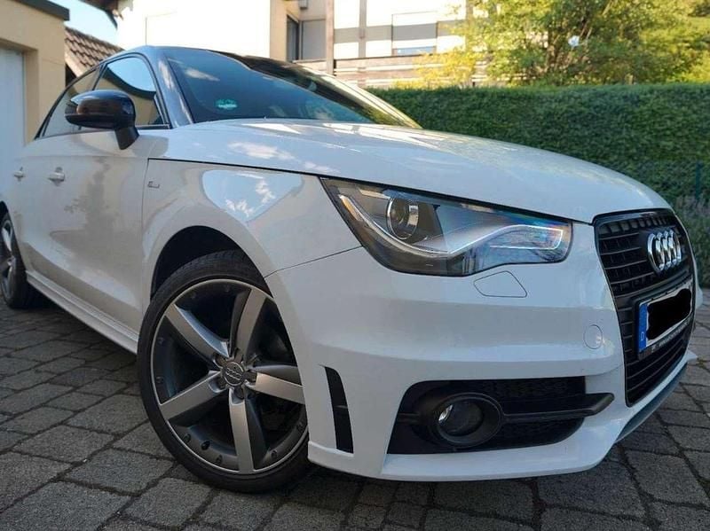 Weiß Gebraucht 2012 Audi A1 Sportback Attraction Kleinwagen | 5.800 € (Guter Preis) - Bild 1/4