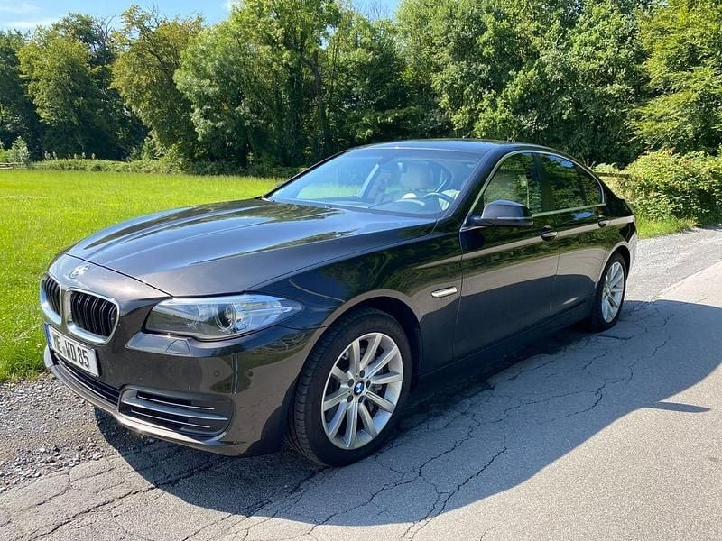 Braun Gebraucht 2014 BMW 528 Sport Line Limousine | 17.900 € (Superpreis) - Bild 1/4