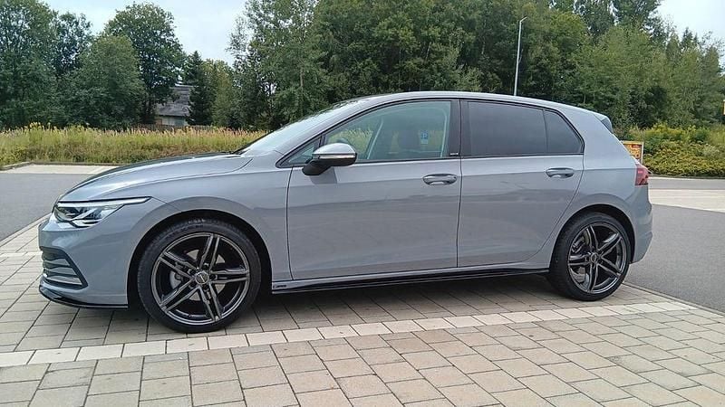 Grau Gebraucht 2023 VW Golf VIII Move Limousine | 20.990 € (Guter Preis) - Bild 1/4