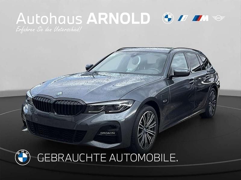 Mineralgrau Gebraucht 2022 BMW 330e M Sport Kombi | 33.990 € (Guter Preis) - Bild 1/4