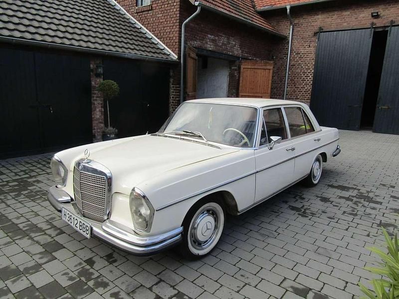 Weiß Gebraucht 1967 Mercedes 280 SE Limousine | 17.500 € - Bild 1/4