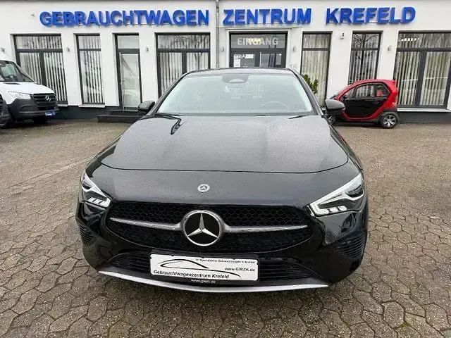 Gebraucht Mercedes CLA180 116 PS (85 kW) 2025 Schwarz Limousine