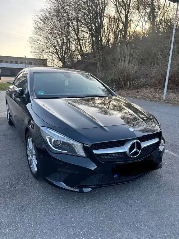Gebraucht Mercedes CLA180 Urban 122 PS (89 kW) 2015 Schwarz Limousine