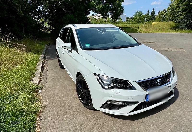 Weiß Gebraucht 2020 Seat Leon FR Kombi | 18.350 € (Guter Preis) - Bild 1/4