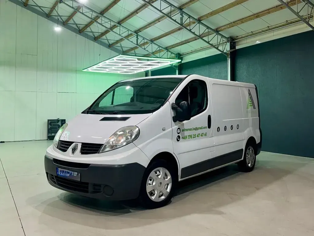 Gebraucht Renault Trafic 114 PS (83 kW) 2011 Weiß Van / Kleinbus