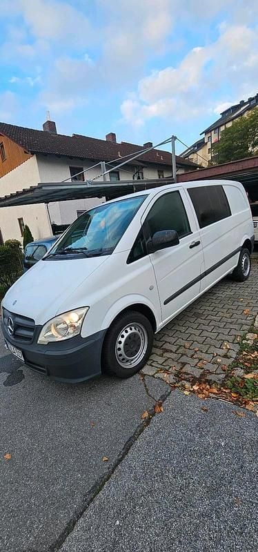 Weiß Gebraucht 2011 Mercedes Vito Van / Kleinbus | 6.900 € - Bild 1/4