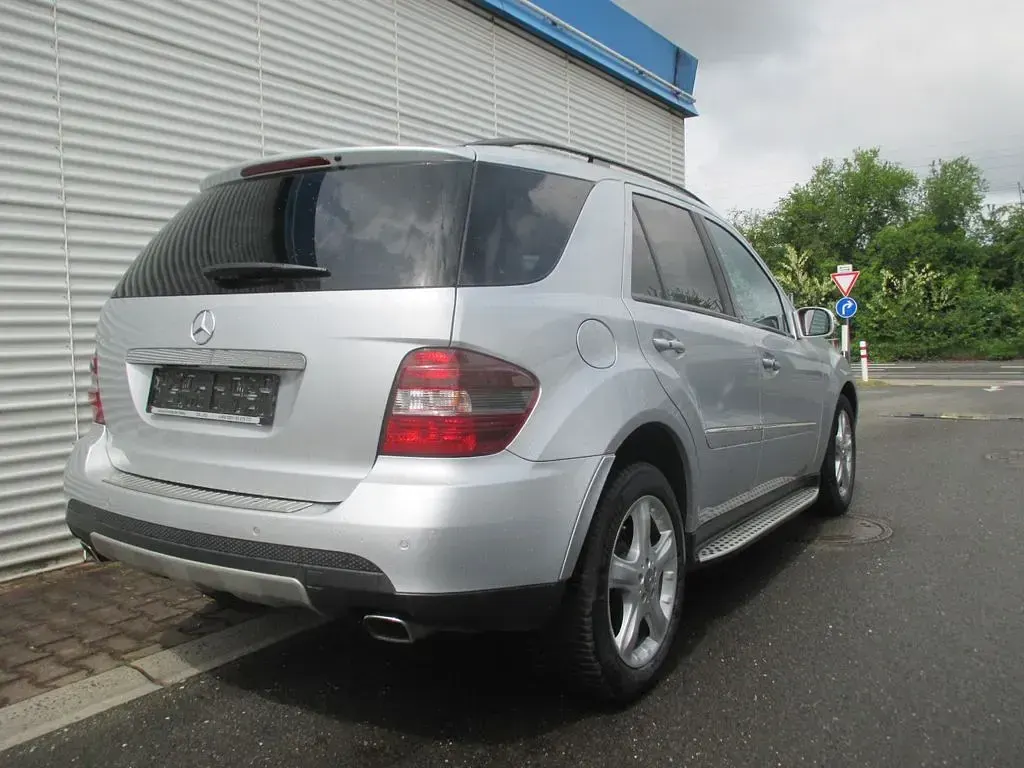 Gebraucht Mercedes ML420 306 PS (225 kW) 2008 Silber SUV
