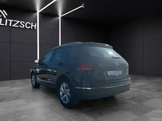 Gebraucht VW Tiguan Life 150 PS (110 kW) 2021 Schwarz SUV