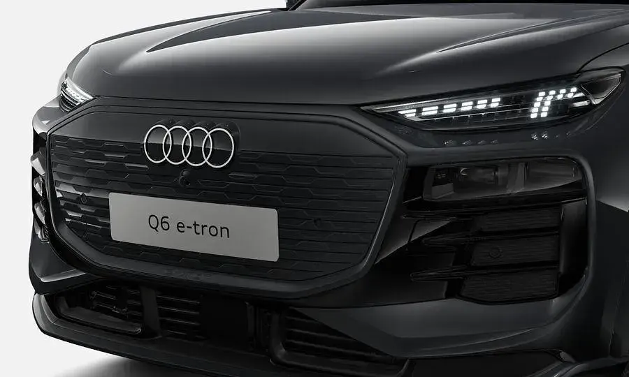Nowe Audi Q6 e-tron Ambiente 185 kW (252 KM) 2026 Szary SUV