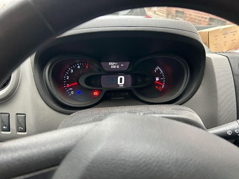 Gebraucht Renault Trafic 113 PS (83 kW) 2018 Weiß Van / Kleinbus