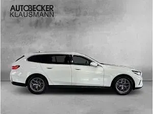 Gebraucht BMW 520 197 PS (144 kW) 2024 Weiß (alpinweiss iii) Kombi