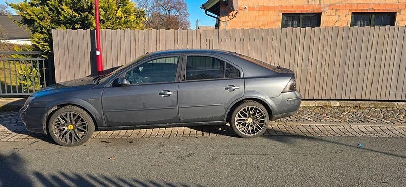 Grau Gebraucht 2005 Ford Mondeo Limousine | 1.700 € (Guter Preis) - Bild 1/4