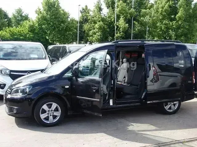 Gebraucht VW Caddy Maxi Comfortline 140 PS (102 kW) 2012 Deep black perleffekt Van / Kleinbus