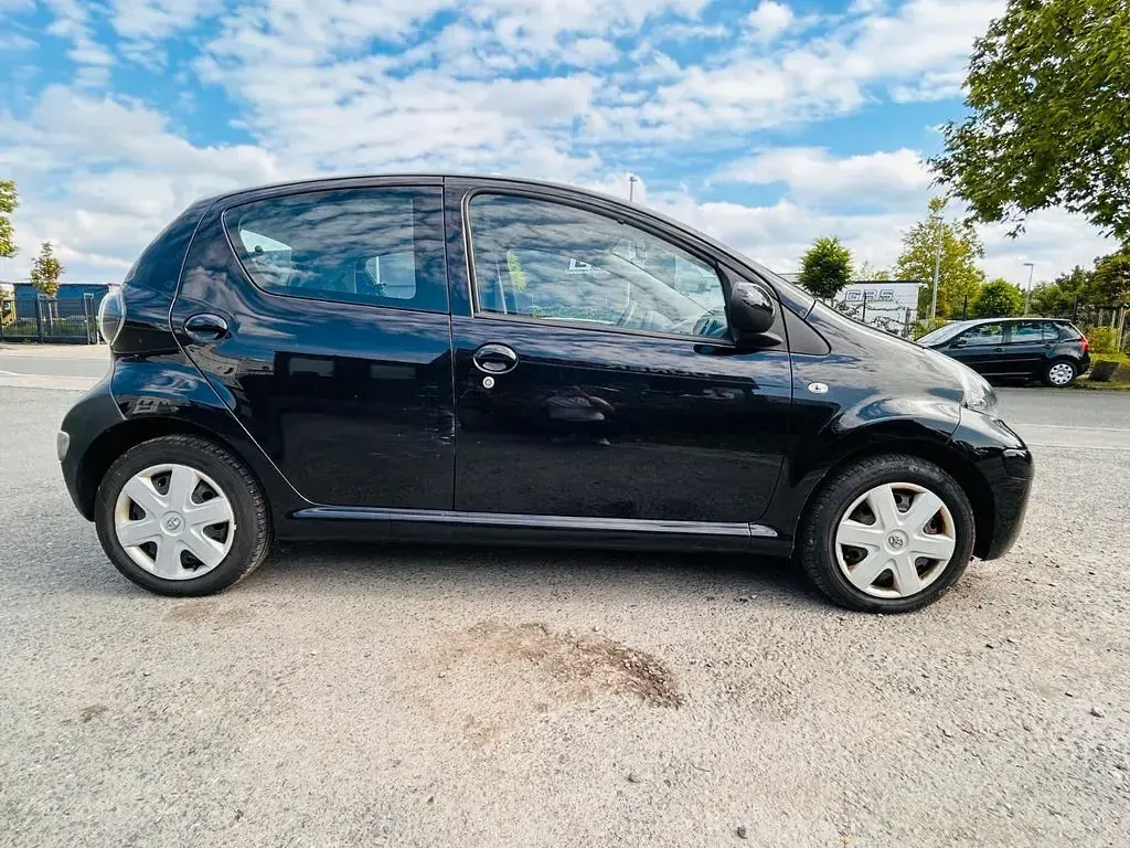 Gebraucht Toyota Aygo Basis 68 PS (50 kW) 2009 Schwarz Kleinwagen