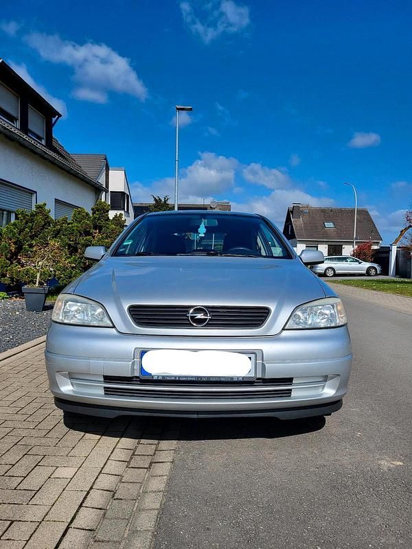 Gebraucht Opel Astra 84 PS (61 kW) 2002 Silber Coupé