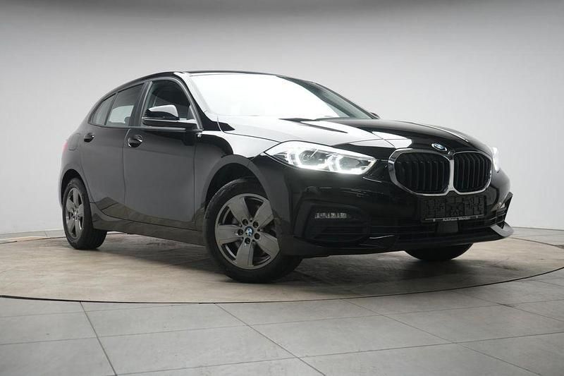 Schwarz 2 Gebraucht 2022 BMW 118 Advantage Kleinwagen | 21.490 € (Guter Preis) - Bild 1/4