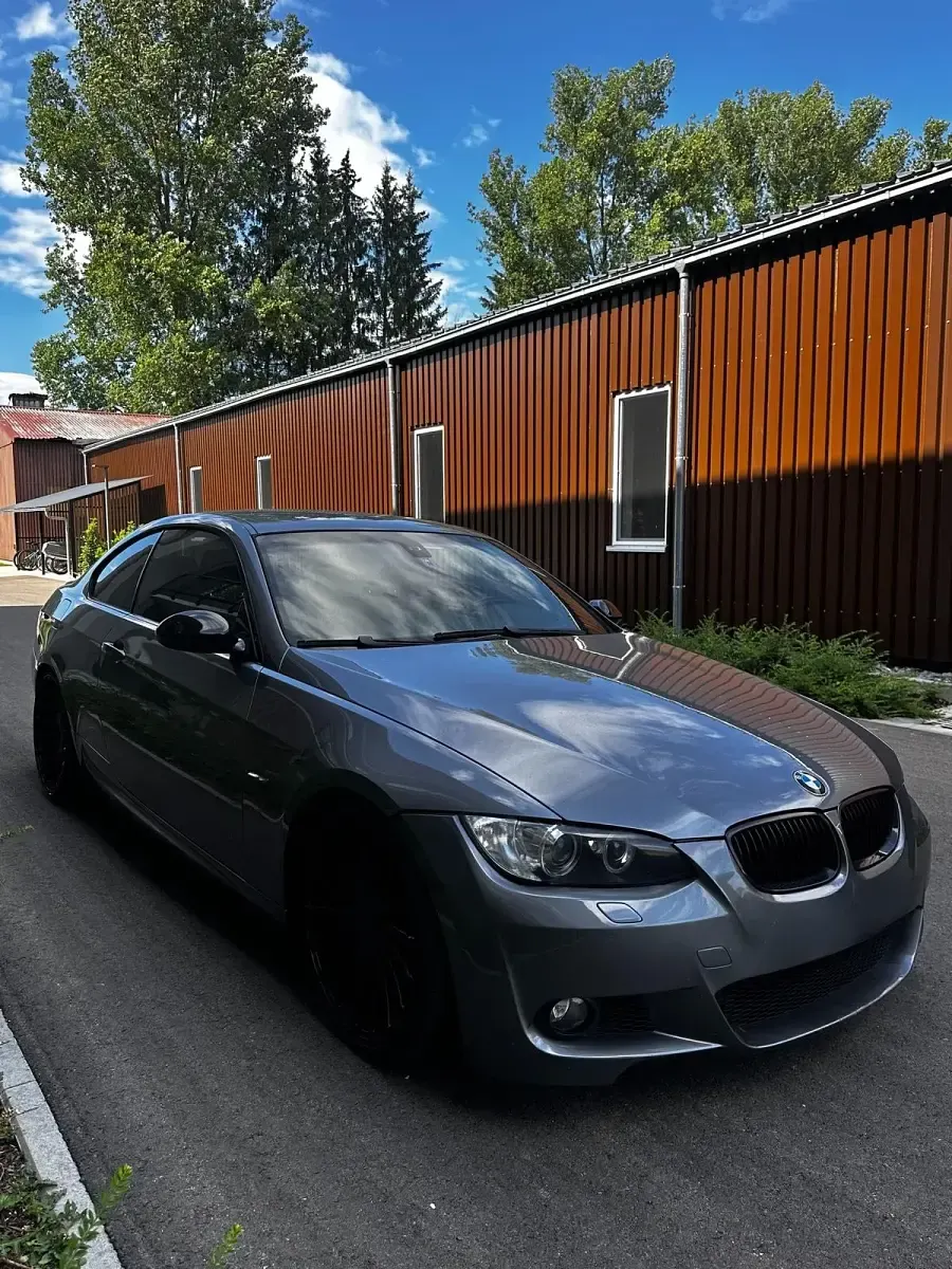 Gebraucht BMW 335 Basis 306 PS (225 kW) 2009 Grau Coupé