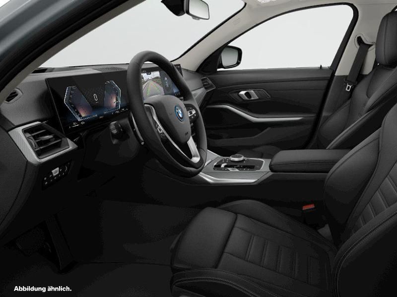 Skyscraper grau metallic Gebraucht 2024 BMW 330e Comfort Edition Kombi | 44.724 € (Fairer Preis) - Bild 1/2