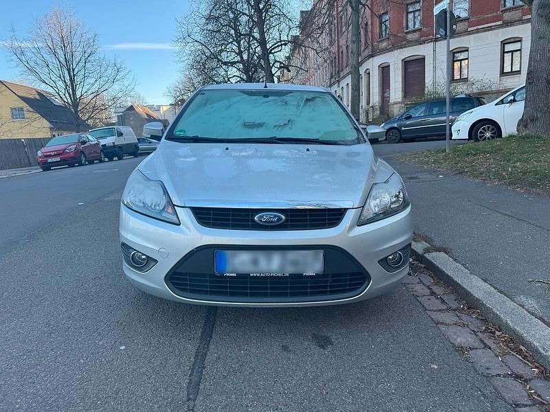 Gebraucht Ford Focus 114 PS (83 kW) 2009 Silber Limousine