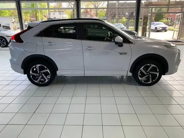Gebraucht Mitsubishi Eclipse Cross Plus 188 PS (138 kW) 2022 D) (weiss SUV
