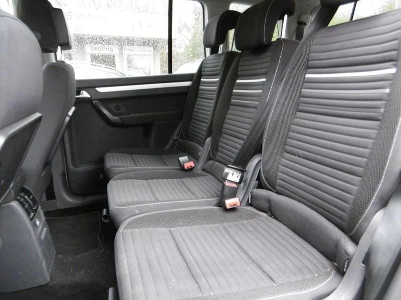 Second-hand VW Touran Cup 105 CP (77 kW) 2014 Alb Monovolum