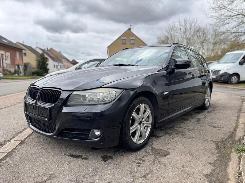 Gebraucht BMW 320 184 PS (135 kW) 2012 Schwarz Kombi