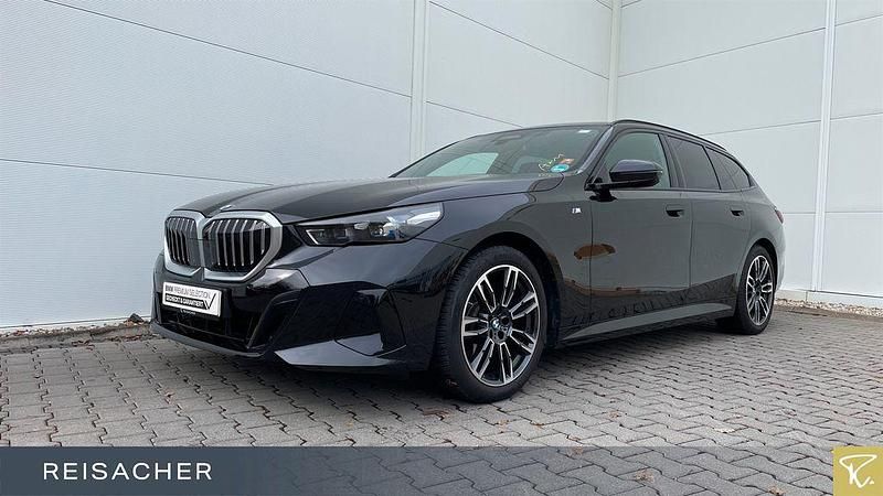 Gebraucht BMW 520 Comfort Edition 197 PS (144 kW) 2025 Saphirschwarz metallic Kombi