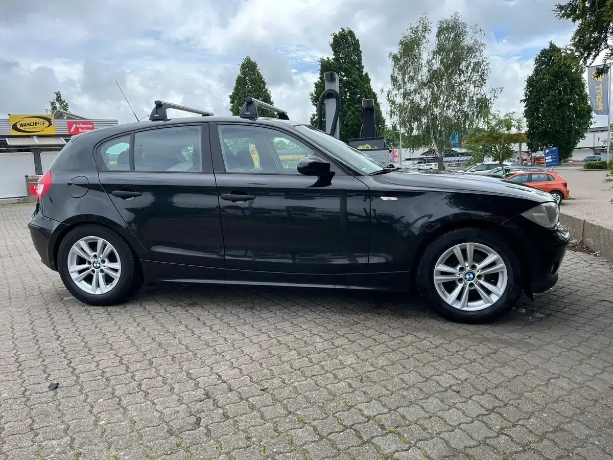 Gebraucht BMW 118 122 PS (89 kW) 2007 Schwarz Kleinwagen
