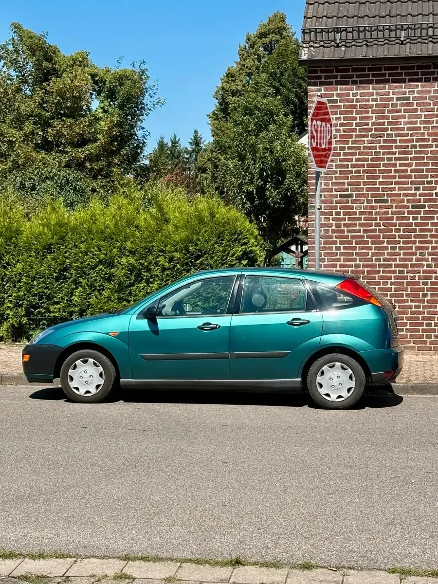 Gebraucht Ford Focus Ambiente 116 PS (85 kW) 1999 Grün Limousine