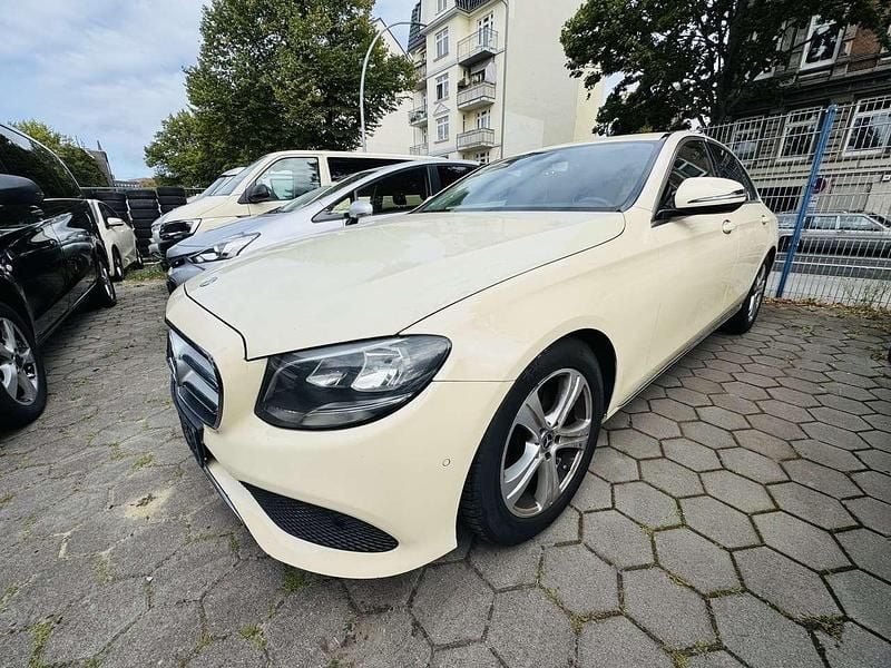 Schwarz Gebraucht 2017 Mercedes E200 Avantgarde Limousine | 7.999 € (Guter Preis) - Bild 1/4