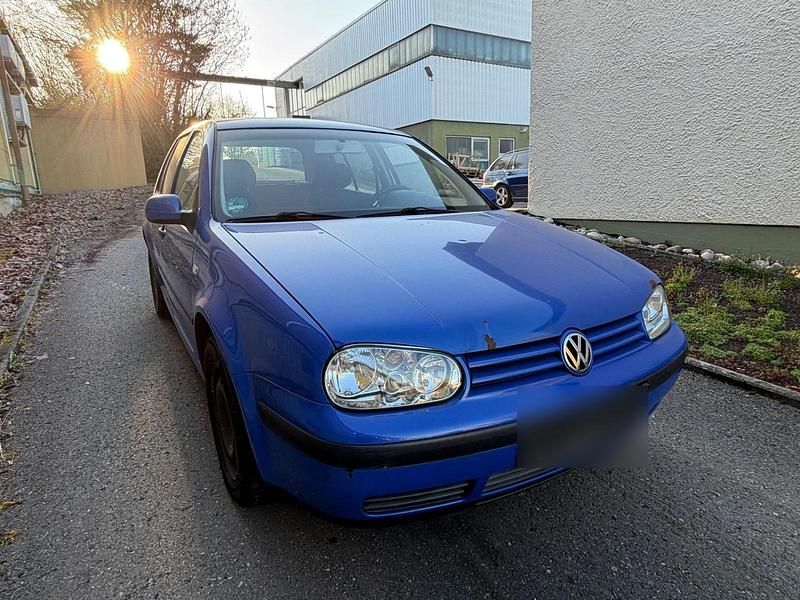 Usata VW Golf IV 105 CV (77 kW) 2000 Blu Utilitaria