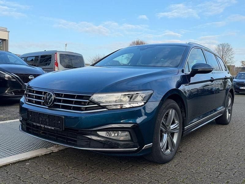 Gebraucht VW Passat R-line Plus 200 PS (147 kW) 2022 Blau Kombi