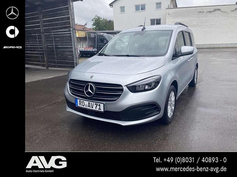 Helvinsilber Gebraucht 2025 Mercedes T180 Progressive Van / Kleinbus | 35.700 € (Teuer) - Bild 1/4