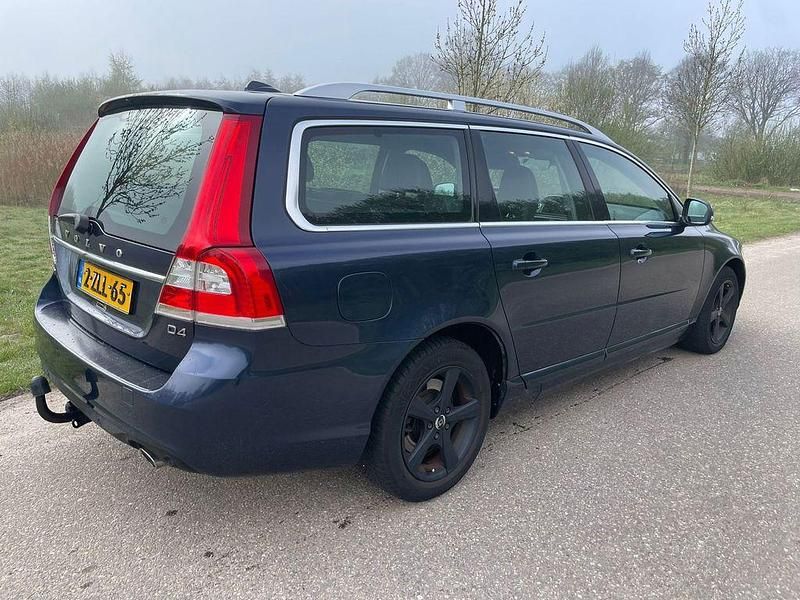 Gebraucht Volvo V70 Summum 181 PS (133 kW) 2015 Kombi
