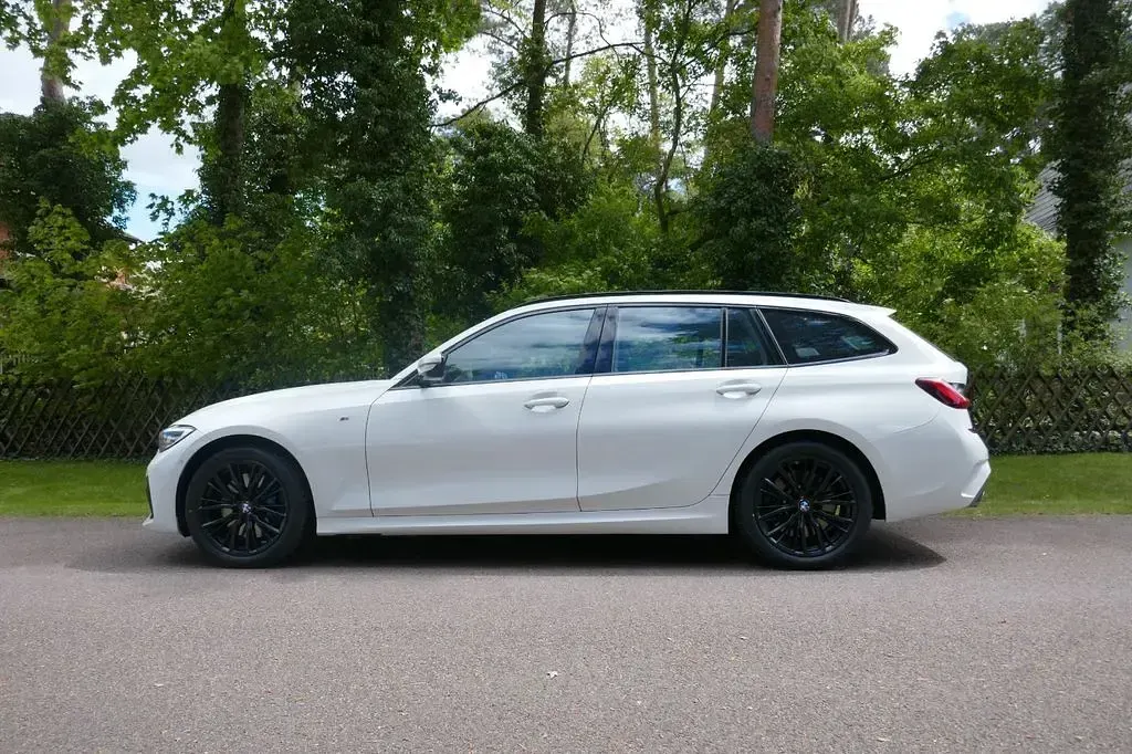 Gebraucht BMW 330 M Sport 286 PS (210 kW) 2021 Weiß Kombi
