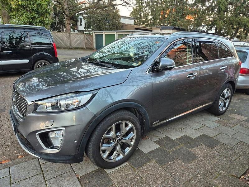 Grau Gebraucht 2015 Kia Sorento Platinum Edition SUV | 16.990 € (Fairer Preis) - Bild 1/4