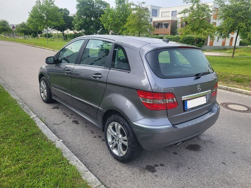 Gebraucht Mercedes B180 109 PS (80 kW) 2011 Grau Van / Kleinbus