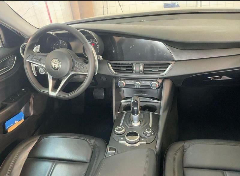 Gebraucht Alfa Romeo Giulia Super 179 PS (131 kW) 2016 Grau Limousine