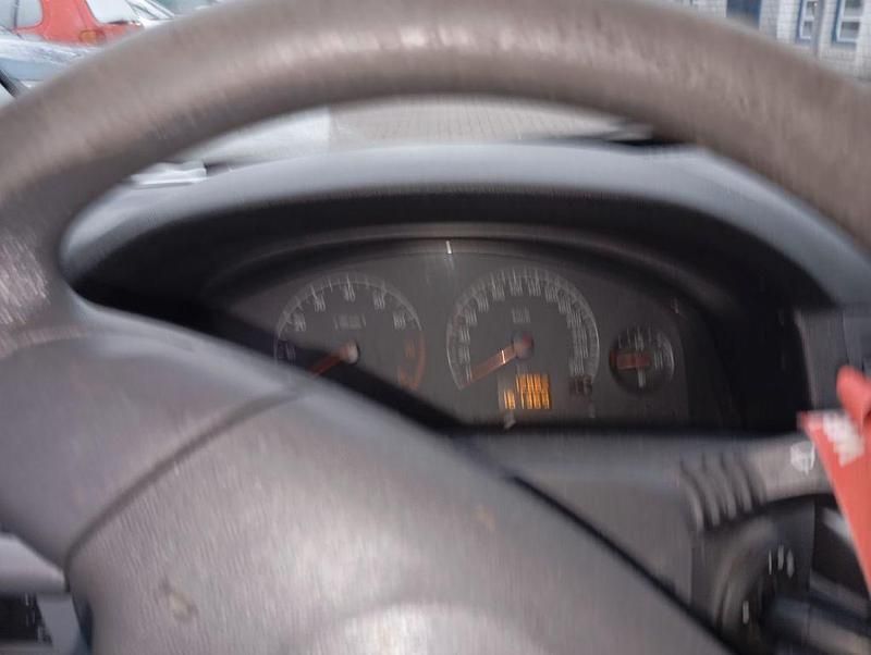 Blau Gebraucht 2003 Opel Vectra Comfort Limousine | 700 € (Superpreis) - Bild 1/4