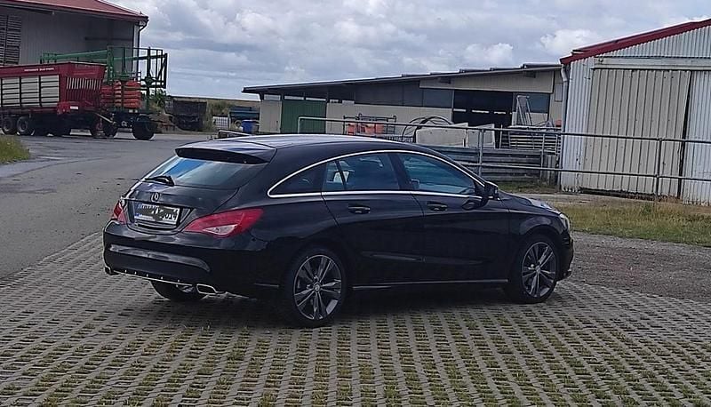 Schwarz Gebraucht 2015 Mercedes CLA180 Shooting Brake Urban Kombi | 13.500 € (Superpreis) - Bild 1/4