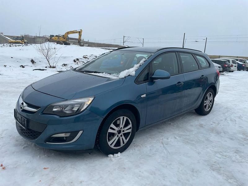 Gebraucht Opel Astra Edition 110 PS (80 kW) 2013 Blau Kombi